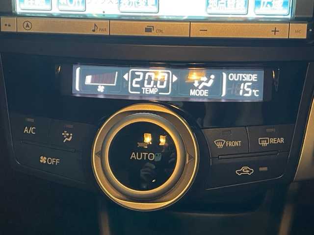 トヨタ プリウス α G 茨城県 2013(平25)年 2.9万km シルバーM 純正ナビ/-BT/AM/FM/CD/TV /バックカメラ /クルーズコントロール /ETC /LEDヘッドライト /オートライト /カーテンエアバッグ /スペアキー /保証書 /記録簿 /取扱説明書 /純正フロアマット /純正アルミホイール /ISOFIX/スペアタイヤ