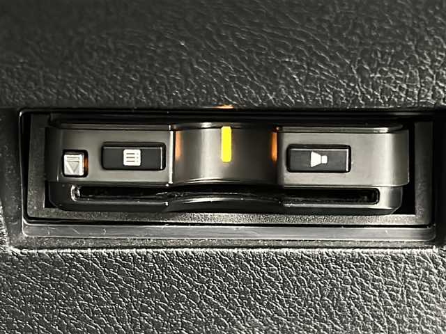 トヨタ カローラ フィールダー ハイブリッド 宮城県 2018(平30)年 6.8万km ブラックマイカ 禁煙車/トヨタセーフティセンス/・プリクラッシュセーフティ/・レーンディパーチャーアラート/・オートハイビーム/・クリアランスソナー/社外SDナビ/・CD.USB.iPod.AUX/バックカメラ/横滑り防止装置/アイドリングストップ/ETC/ドライブレコーダー（Fのみ）/リモコンキー/社外フロアマット