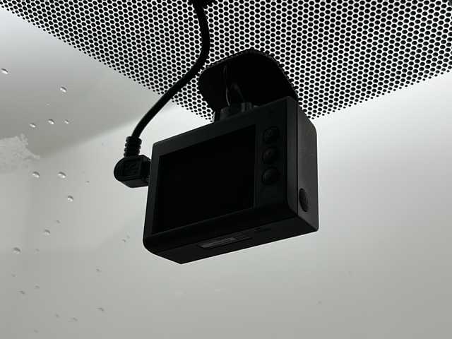 トヨタ カローラ フィールダー ハイブリッド 宮城県 2018(平30)年 6.8万km ブラックマイカ 禁煙車/トヨタセーフティセンス/・プリクラッシュセーフティ/・レーンディパーチャーアラート/・オートハイビーム/・クリアランスソナー/社外SDナビ/・CD.USB.iPod.AUX/バックカメラ/横滑り防止装置/アイドリングストップ/ETC/ドライブレコーダー（Fのみ）/リモコンキー/社外フロアマット