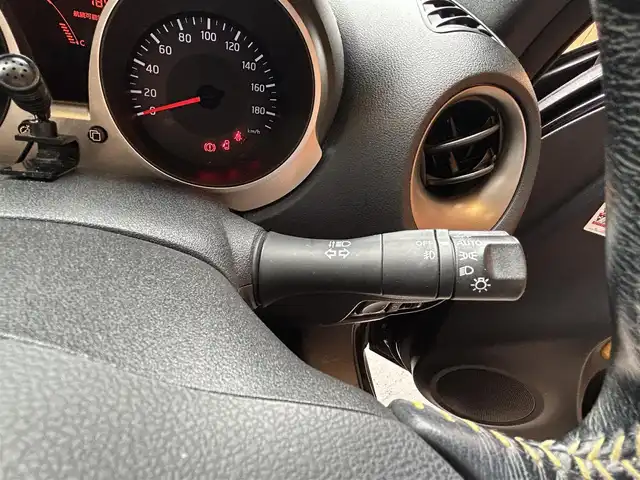 日産 ジューク 15RX パーソナライズパック 愛知県 2015(平27)年 12.1万km スーパーブラック 【ジューク　１５RX　パーソナライズ】/登録時走行距離120431キロ/社外７インチナビゲーション/(フルセグTV/BT/AMFMラジオ/USB/ipod)/前後Ｄレコーダー/バックカメラ/ＥＴＣ/純正アルミホイール/フロアマット/オートライト/横滑り防止装置/スマートキー/プッシュスタート/スペアキー/電動格納ミラー