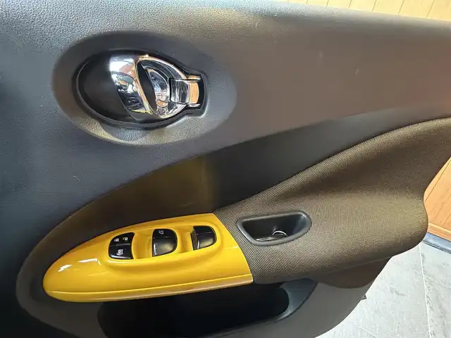 日産 ジューク 15RX パーソナライズパック 愛知県 2015(平27)年 12.1万km スーパーブラック 【ジューク　１５RX　パーソナライズ】/登録時走行距離120431キロ/社外７インチナビゲーション/(フルセグTV/BT/AMFMラジオ/USB/ipod)/前後Ｄレコーダー/バックカメラ/ＥＴＣ/純正アルミホイール/フロアマット/オートライト/横滑り防止装置/スマートキー/プッシュスタート/スペアキー/電動格納ミラー