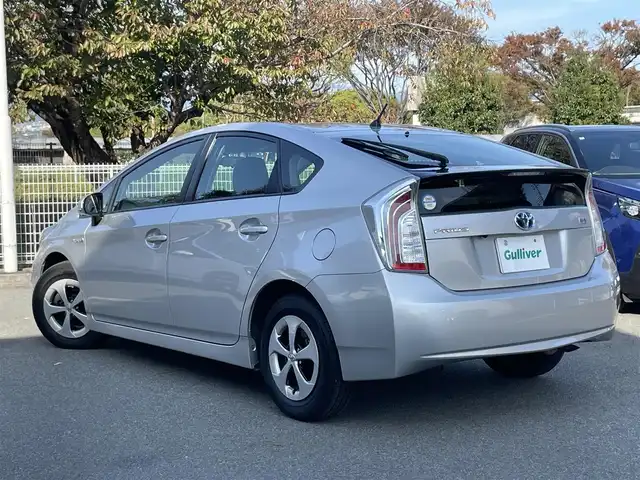 トヨタ プリウス S 静岡県 2013(平25)年 5.2万km シルバーM 純正ナビ /地デジ　/Bカメラ　/ドラレコ　/ステアリングスイッチ　/オートライト　/ビルトインETC　/ISOFIX　/ウィンカーミラー　/デンカク　/スマートキー　/保証書　/取説　