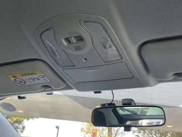 トヨタ プリウス S 静岡県 2013(平25)年 5.2万km シルバーM 純正ナビ /地デジ　/Bカメラ　/ドラレコ　/ステアリングスイッチ　/オートライト　/ビルトインETC　/ISOFIX　/ウィンカーミラー　/デンカク　/スマートキー　/保証書　/取説　