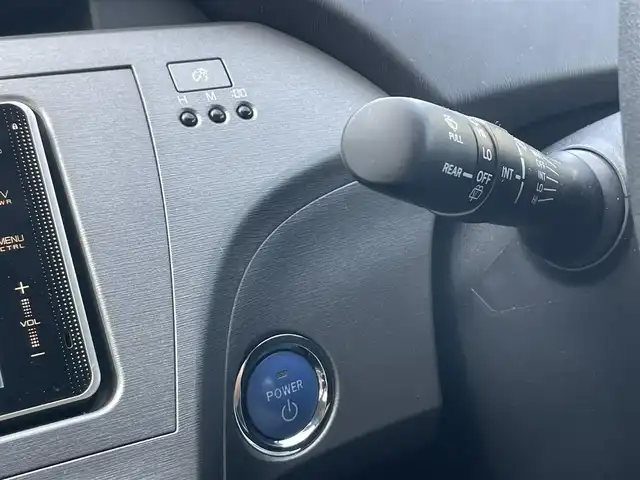 トヨタ プリウス S 静岡県 2013(平25)年 5.2万km シルバーM 純正ナビ /地デジ　/Bカメラ　/ドラレコ　/ステアリングスイッチ　/オートライト　/ビルトインETC　/ISOFIX　/ウィンカーミラー　/デンカク　/スマートキー　/保証書　/取説　