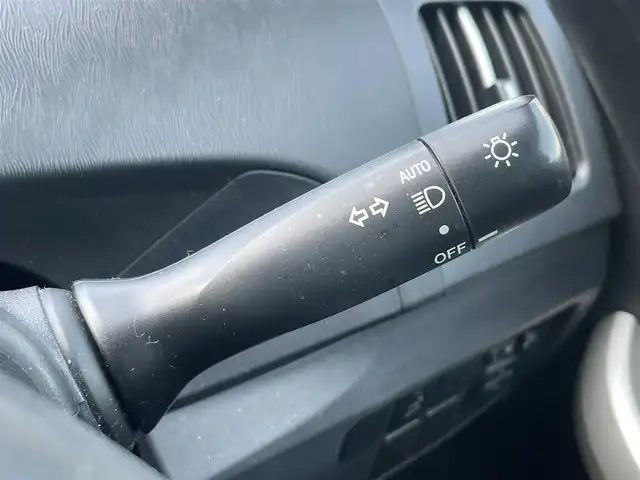 トヨタ プリウス S 静岡県 2013(平25)年 5.2万km シルバーM 純正ナビ /地デジ　/Bカメラ　/ドラレコ　/ステアリングスイッチ　/オートライト　/ビルトインETC　/ISOFIX　/ウィンカーミラー　/デンカク　/スマートキー　/保証書　/取説　