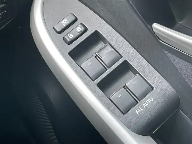 トヨタ プリウス S 静岡県 2013(平25)年 5.2万km シルバーM 純正ナビ /地デジ　/Bカメラ　/ドラレコ　/ステアリングスイッチ　/オートライト　/ビルトインETC　/ISOFIX　/ウィンカーミラー　/デンカク　/スマートキー　/保証書　/取説　