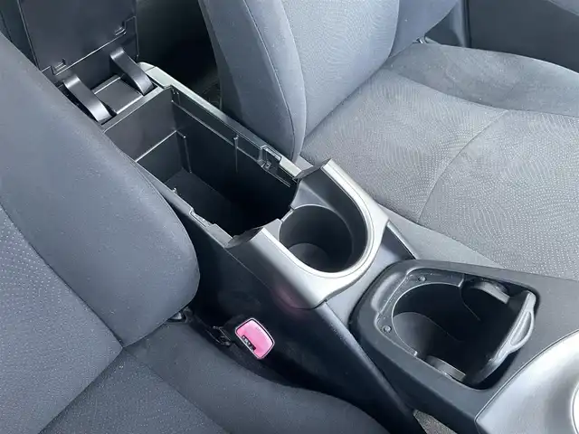 トヨタ プリウス S 静岡県 2013(平25)年 5.2万km シルバーM 純正ナビ /地デジ　/Bカメラ　/ドラレコ　/ステアリングスイッチ　/オートライト　/ビルトインETC　/ISOFIX　/ウィンカーミラー　/デンカク　/スマートキー　/保証書　/取説　