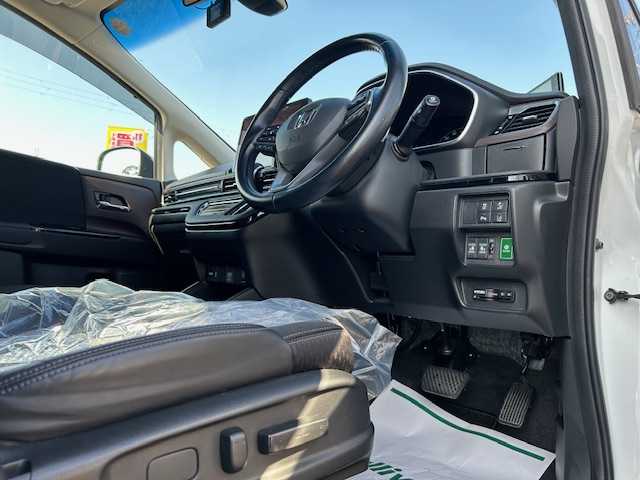 ホンダ オデッセイ アブソルート 大阪府 2021(令3)年 3.1万km プラチナホワイトパール 純正１０インチナビ　/フルセグ　/Ｂｌｕｅｔｏｏｔｈ　/全方位カメラ　/両側パワースライドドア　/レーダークルーズコントロール　/ハーフレザーシート　/前後コーナーセンサー　/前後ドライブレコーダー　/２．０ＥＴＣ/マット/バイザー