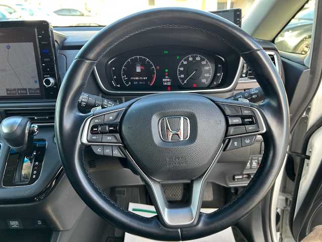 ホンダ オデッセイ アブソルート 大阪府 2021(令3)年 3.1万km プラチナホワイトパール 純正１０インチナビ　/フルセグ　/Ｂｌｕｅｔｏｏｔｈ　/全方位カメラ　/両側パワースライドドア　/レーダークルーズコントロール　/ハーフレザーシート　/前後コーナーセンサー　/前後ドライブレコーダー　/２．０ＥＴＣ/マット/バイザー