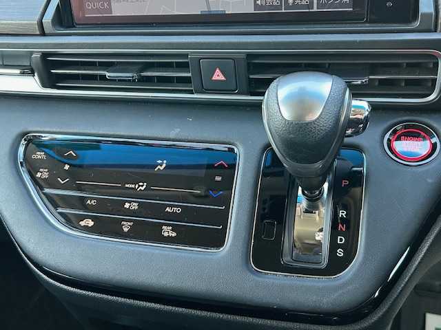 ホンダ オデッセイ アブソルート 大阪府 2021(令3)年 3.1万km プラチナホワイトパール 純正１０インチナビ　/フルセグ　/Ｂｌｕｅｔｏｏｔｈ　/全方位カメラ　/両側パワースライドドア　/レーダークルーズコントロール　/ハーフレザーシート　/前後コーナーセンサー　/前後ドライブレコーダー　/２．０ＥＴＣ/マット/バイザー