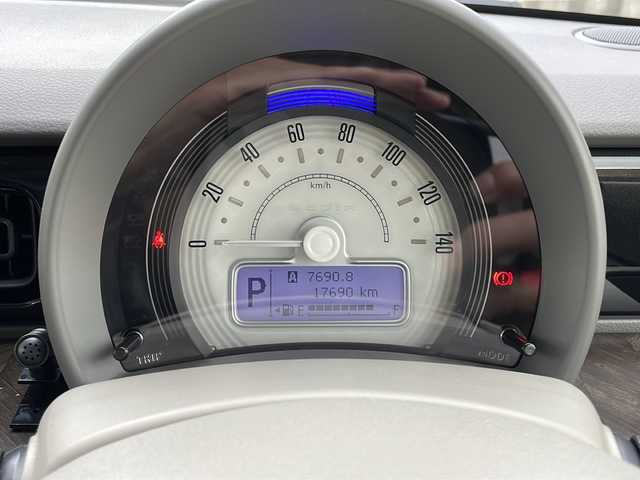 スズキ ラパン モード 山口県 2022(令4)年 1.8万km フォーンベージュメタリック/ホワイト2トーンルーフ 社外メモリナビ【MDV-D309BT】/・ワンセグテレビ/・Bluetooth/・CD/・AM/FM/・AUX/・SMART USEN/・USB／iPod/・SD/ETC/スマートキー（スペアキー有）/プッシュスタート/シートヒーター（運転席＋助手席）/シガーソケット/オートライト/オートエアコン/電動格納ミラー/パワーウィンドウ/デュアルセンサーブレーキサポート/・誤発進抑制機能/・車線逸脱警報機能/・ふらつき警報/・先行車発進お知らせ機能/・後退時ブレーキサポート/・後方誤発進抑制機能/・リアパーキングセンサー/・標識認識機能