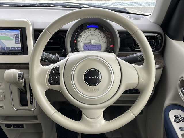 スズキ ラパン モード 山口県 2022(令4)年 1.8万km フォーンベージュメタリック/ホワイト2トーンルーフ 社外メモリナビ【MDV-D309BT】/・ワンセグテレビ/・Bluetooth/・CD/・AM/FM/・AUX/・SMART USEN/・USB／iPod/・SD/ETC/スマートキー（スペアキー有）/プッシュスタート/シートヒーター（運転席＋助手席）/シガーソケット/オートライト/オートエアコン/電動格納ミラー/パワーウィンドウ/デュアルセンサーブレーキサポート/・誤発進抑制機能/・車線逸脱警報機能/・ふらつき警報/・先行車発進お知らせ機能/・後退時ブレーキサポート/・後方誤発進抑制機能/・リアパーキングセンサー/・標識認識機能