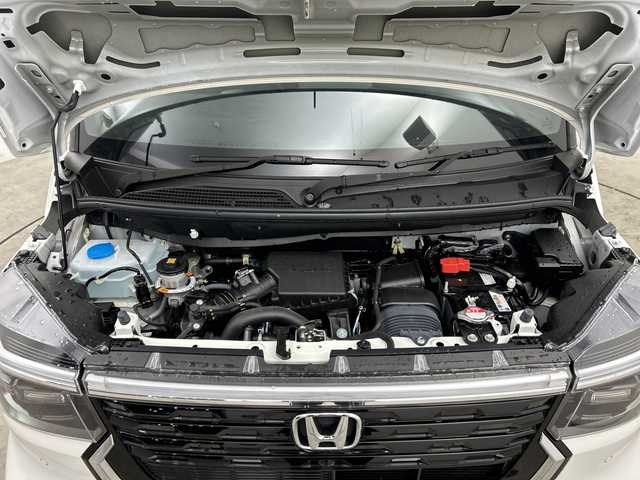 ホンダ Ｎ ＢＯＸ カスタム ターボ 三重県 2024(令6)年 0.3万km プラチナホワイトパール /禁煙車//社外ディスプレイオーディオ//AppleCarPray/AndroidAuto/Bluetooth//ホンダセンシング//アダプティブクルーズコントロール//前席シートヒーター//両側パワースライドドア//パドルシフト//ハーフレザーシート//LEDヘッドライト//ETC//電動パーキング//オートハイビーム//コーナーセンサー