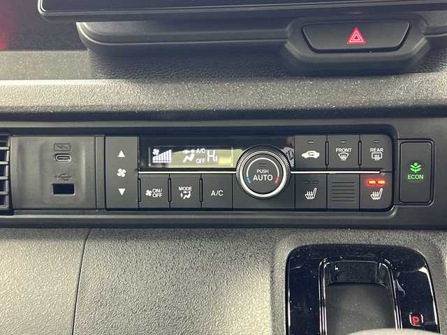 ホンダ Ｎ ＢＯＸ カスタム ターボ 三重県 2024(令6)年 0.3万km プラチナホワイトパール /禁煙車//社外ディスプレイオーディオ//AppleCarPray/AndroidAuto/Bluetooth//ホンダセンシング//アダプティブクルーズコントロール//前席シートヒーター//両側パワースライドドア//パドルシフト//ハーフレザーシート//LEDヘッドライト//ETC//電動パーキング//オートハイビーム//コーナーセンサー