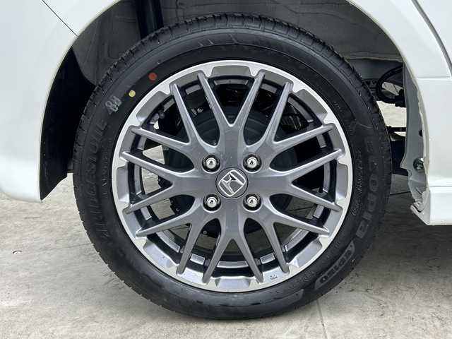 ホンダ Ｎ ＢＯＸ カスタム ターボ 三重県 2024(令6)年 0.3万km プラチナホワイトパール /禁煙車//社外ディスプレイオーディオ//AppleCarPray/AndroidAuto/Bluetooth//ホンダセンシング//アダプティブクルーズコントロール//前席シートヒーター//両側パワースライドドア//パドルシフト//ハーフレザーシート//LEDヘッドライト//ETC//電動パーキング//オートハイビーム//コーナーセンサー