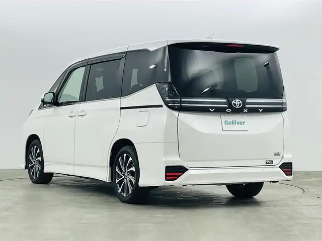 トヨタ ヴォクシー ハイブリッド S－Z 福島県 2023(令5)年 2.5万km ホワイトパールクリスタルシャイン セーフティセンス　/・プリクラッシュセーフティ　/・レーンディパーチャーアラート　/・レーントレーシングアシスト/・アダプティブハイビームシステム/・レーダークルーズコントロール　/・ロードサインアシスト/・ドライバー異常時対応システム/・プロアクティブドライビングアシスト/純正ナビゲーション/・Bluetooth/TV/CD/DVD/USB AM・FM/HDMI/applecarplay/androidauto/・バックカメラ/・ETC/ドライブレコーダー/両側パワースライドドア/革巻きステアリング/・ステアリングスイッチ/ハーフレザーシート/・シートヒーター/純正フロアマット/プッシュスタート/・スマートキー/ドアバイザー/電装格納ウィンカーミラー/電子パーキング/・オートホールド