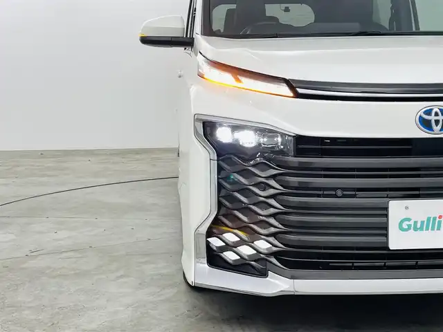 トヨタ ヴォクシー ハイブリッド S－Z 福島県 2023(令5)年 2.5万km ホワイトパールクリスタルシャイン セーフティセンス　/・プリクラッシュセーフティ　/・レーンディパーチャーアラート　/・レーントレーシングアシスト/・アダプティブハイビームシステム/・レーダークルーズコントロール　/・ロードサインアシスト/・ドライバー異常時対応システム/・プロアクティブドライビングアシスト/純正ナビゲーション/・Bluetooth/TV/CD/DVD/USB AM・FM/HDMI/applecarplay/androidauto/・バックカメラ/・ETC/ドライブレコーダー/両側パワースライドドア/革巻きステアリング/・ステアリングスイッチ/ハーフレザーシート/・シートヒーター/純正フロアマット/プッシュスタート/・スマートキー/ドアバイザー/電装格納ウィンカーミラー/電子パーキング/・オートホールド