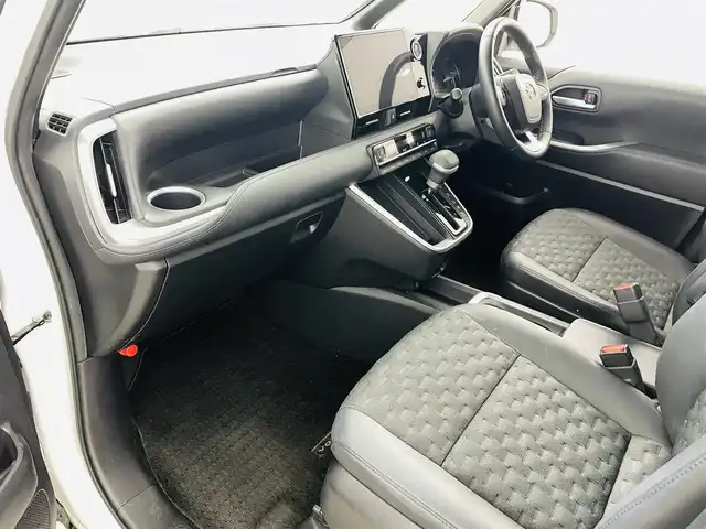 トヨタ ヴォクシー ハイブリッド S－Z 福島県 2023(令5)年 2.5万km ホワイトパールクリスタルシャイン セーフティセンス　/・プリクラッシュセーフティ　/・レーンディパーチャーアラート　/・レーントレーシングアシスト/・アダプティブハイビームシステム/・レーダークルーズコントロール　/・ロードサインアシスト/・ドライバー異常時対応システム/・プロアクティブドライビングアシスト/純正ナビゲーション/・Bluetooth/TV/CD/DVD/USB AM・FM/HDMI/applecarplay/androidauto/・バックカメラ/・ETC/ドライブレコーダー/両側パワースライドドア/革巻きステアリング/・ステアリングスイッチ/ハーフレザーシート/・シートヒーター/純正フロアマット/プッシュスタート/・スマートキー/ドアバイザー/電装格納ウィンカーミラー/電子パーキング/・オートホールド