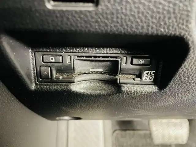 トヨタ ヴォクシー ハイブリッド S－Z 福島県 2023(令5)年 2.5万km ホワイトパールクリスタルシャイン セーフティセンス　/・プリクラッシュセーフティ　/・レーンディパーチャーアラート　/・レーントレーシングアシスト/・アダプティブハイビームシステム/・レーダークルーズコントロール　/・ロードサインアシスト/・ドライバー異常時対応システム/・プロアクティブドライビングアシスト/純正ナビゲーション/・Bluetooth/TV/CD/DVD/USB AM・FM/HDMI/applecarplay/androidauto/・バックカメラ/・ETC/ドライブレコーダー/両側パワースライドドア/革巻きステアリング/・ステアリングスイッチ/ハーフレザーシート/・シートヒーター/純正フロアマット/プッシュスタート/・スマートキー/ドアバイザー/電装格納ウィンカーミラー/電子パーキング/・オートホールド