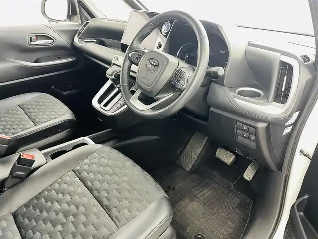 トヨタ ヴォクシー ハイブリッド S－Z 福島県 2023(令5)年 2.5万km ホワイトパールクリスタルシャイン セーフティセンス　/・プリクラッシュセーフティ　/・レーンディパーチャーアラート　/・レーントレーシングアシスト/・アダプティブハイビームシステム/・レーダークルーズコントロール　/・ロードサインアシスト/・ドライバー異常時対応システム/・プロアクティブドライビングアシスト/純正ナビゲーション/・Bluetooth/TV/CD/DVD/USB AM・FM/HDMI/applecarplay/androidauto/・バックカメラ/・ETC/ドライブレコーダー/両側パワースライドドア/革巻きステアリング/・ステアリングスイッチ/ハーフレザーシート/・シートヒーター/純正フロアマット/プッシュスタート/・スマートキー/ドアバイザー/電装格納ウィンカーミラー/電子パーキング/・オートホールド