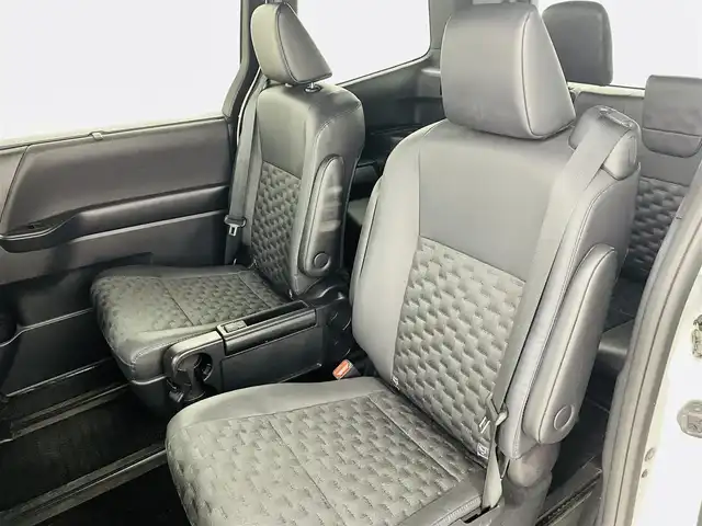 トヨタ ヴォクシー ハイブリッド S－Z 福島県 2023(令5)年 2.5万km ホワイトパールクリスタルシャイン セーフティセンス　/・プリクラッシュセーフティ　/・レーンディパーチャーアラート　/・レーントレーシングアシスト/・アダプティブハイビームシステム/・レーダークルーズコントロール　/・ロードサインアシスト/・ドライバー異常時対応システム/・プロアクティブドライビングアシスト/純正ナビゲーション/・Bluetooth/TV/CD/DVD/USB AM・FM/HDMI/applecarplay/androidauto/・バックカメラ/・ETC/ドライブレコーダー/両側パワースライドドア/革巻きステアリング/・ステアリングスイッチ/ハーフレザーシート/・シートヒーター/純正フロアマット/プッシュスタート/・スマートキー/ドアバイザー/電装格納ウィンカーミラー/電子パーキング/・オートホールド