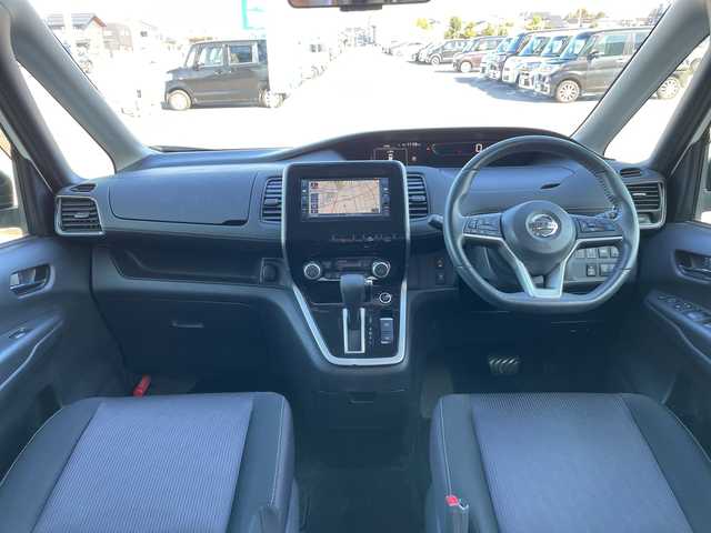 日産 セレナ ハイウェイスター V 富山県 2016(平28)年 8.1万km ブリリアントホワイトパール 純正ＳＤナビ/【CD/DVD/BT/SD/FM/AM/フルセグTV】/全方位カメラ/両側パワースライド/プロパイロット/レーダークルーズコントロール/レーンキープアシスト/衝突軽減ブレーキ/コーナーセンサー/純正フロアマット/純正アルミホイール/オートライト/LEDヘッドライト/ビルトインETC/電動格納ミラー