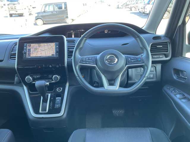 日産 セレナ ハイウェイスター V 富山県 2016(平28)年 8.1万km ブリリアントホワイトパール 純正ＳＤナビ/【CD/DVD/BT/SD/FM/AM/フルセグTV】/全方位カメラ/両側パワースライド/プロパイロット/レーダークルーズコントロール/レーンキープアシスト/衝突軽減ブレーキ/コーナーセンサー/純正フロアマット/純正アルミホイール/オートライト/LEDヘッドライト/ビルトインETC/電動格納ミラー