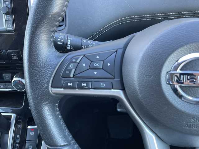 日産 セレナ ハイウェイスター V 富山県 2016(平28)年 8.1万km ブリリアントホワイトパール 純正ＳＤナビ/【CD/DVD/BT/SD/FM/AM/フルセグTV】/全方位カメラ/両側パワースライド/プロパイロット/レーダークルーズコントロール/レーンキープアシスト/衝突軽減ブレーキ/コーナーセンサー/純正フロアマット/純正アルミホイール/オートライト/LEDヘッドライト/ビルトインETC/電動格納ミラー