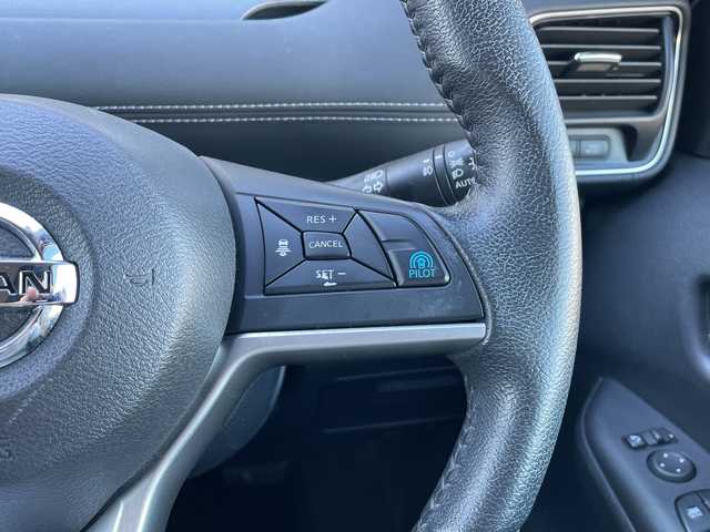 日産 セレナ ハイウェイスター V 富山県 2016(平28)年 8.1万km ブリリアントホワイトパール 純正ＳＤナビ/【CD/DVD/BT/SD/FM/AM/フルセグTV】/全方位カメラ/両側パワースライド/プロパイロット/レーダークルーズコントロール/レーンキープアシスト/衝突軽減ブレーキ/コーナーセンサー/純正フロアマット/純正アルミホイール/オートライト/LEDヘッドライト/ビルトインETC/電動格納ミラー