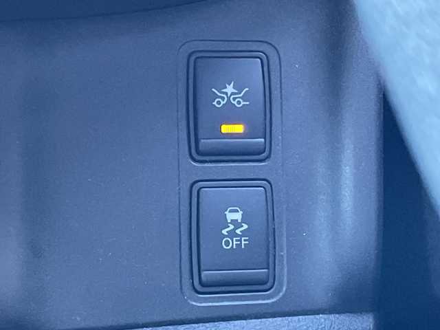 日産 セレナ ハイウェイスター V 富山県 2016(平28)年 8.1万km ブリリアントホワイトパール 純正ＳＤナビ/【CD/DVD/BT/SD/FM/AM/フルセグTV】/全方位カメラ/両側パワースライド/プロパイロット/レーダークルーズコントロール/レーンキープアシスト/衝突軽減ブレーキ/コーナーセンサー/純正フロアマット/純正アルミホイール/オートライト/LEDヘッドライト/ビルトインETC/電動格納ミラー