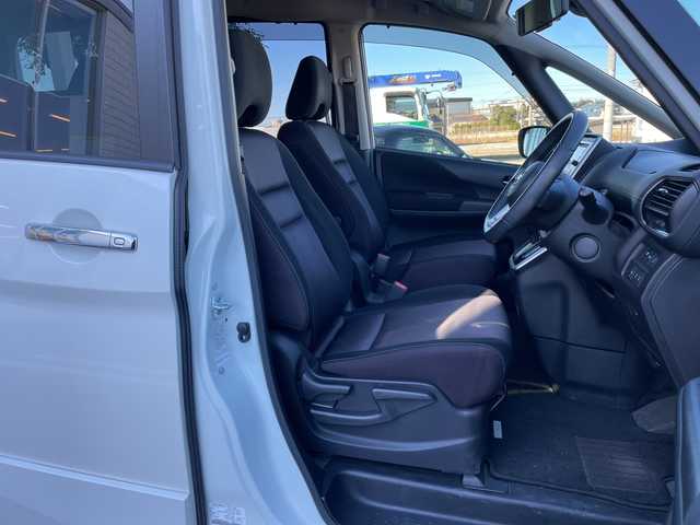 日産 セレナ ハイウェイスター V 富山県 2016(平28)年 8.1万km ブリリアントホワイトパール 純正ＳＤナビ/【CD/DVD/BT/SD/FM/AM/フルセグTV】/全方位カメラ/両側パワースライド/プロパイロット/レーダークルーズコントロール/レーンキープアシスト/衝突軽減ブレーキ/コーナーセンサー/純正フロアマット/純正アルミホイール/オートライト/LEDヘッドライト/ビルトインETC/電動格納ミラー