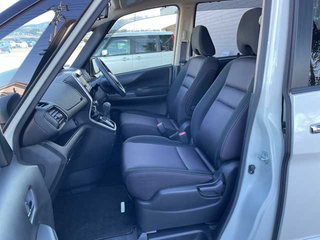 日産 セレナ ハイウェイスター V 富山県 2016(平28)年 8.1万km ブリリアントホワイトパール 純正ＳＤナビ/【CD/DVD/BT/SD/FM/AM/フルセグTV】/全方位カメラ/両側パワースライド/プロパイロット/レーダークルーズコントロール/レーンキープアシスト/衝突軽減ブレーキ/コーナーセンサー/純正フロアマット/純正アルミホイール/オートライト/LEDヘッドライト/ビルトインETC/電動格納ミラー