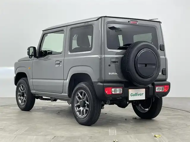 スズキ ジムニー XC 大分県 2025(令7)年 0.1千km ミディアムグレー スズキセーフティサポート　/(クルーズコントロール/誤発進抑制機能/後方誤発進抑制機能/低速時ブレーキサポート/パーキングセンサー/車線逸脱抑制機能/ふらつき警報機能/発進お知らせ機能/標識認識機能)/社外ディスプレイ（Ｂｌｕｅｔｏｏｔｈ　ＣＤ　ラジオ）/禁煙車　/ETC/シートヒーター　/ステアリングスイッチ　/コーナーセンサー　/オートハイビーム/純正16インチアルミホイール/パートタイム４WD/ヒーテッドドアミラー/LEDヘッドライト/アイドリングストップ/ワンオナー