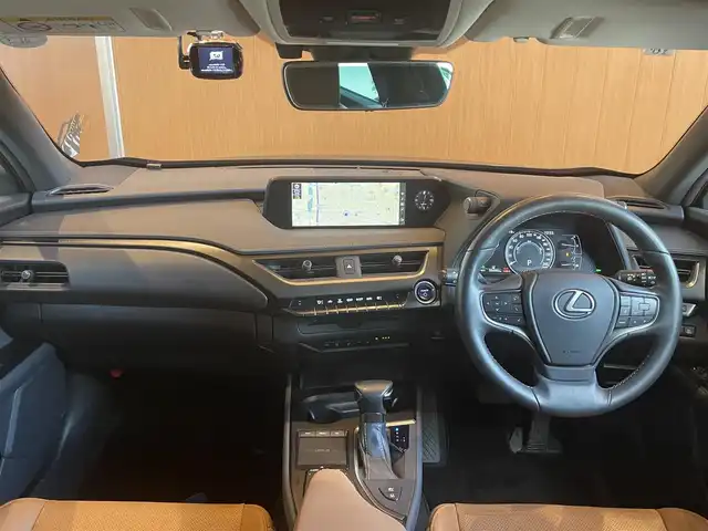 レクサス ＵＸ 250h バージョンL 宮城県 2019(令1)年 5.7万km アンバークリスタルシャイン ワンオーナー/LEXUS SAFETY SYSTEM/純正メモリナビ/フルセグTV/パノラミックビューモニター/ブラウンレザーシート/エアシート/シートヒーター/パワーシート/三眼LEDヘッドライト/オートマチックハイビーム/スマートキー/パワーバックドア /純正18インチAW/ETC車載器/ドライブレコーダー/AC100V電源
