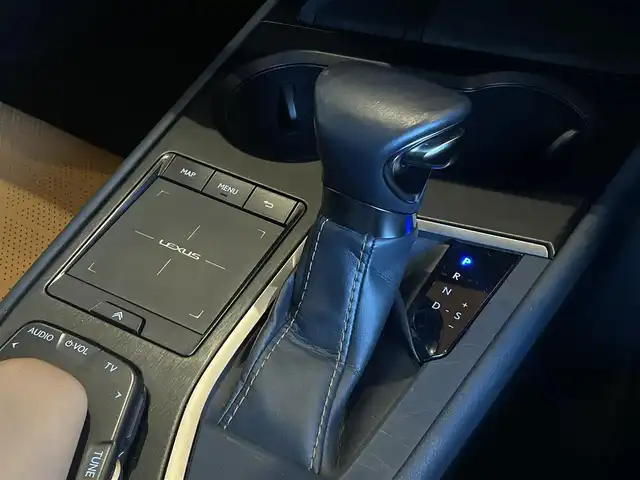 レクサス ＵＸ 250h バージョンL 宮城県 2019(令1)年 5.7万km アンバークリスタルシャイン ワンオーナー/LEXUS SAFETY SYSTEM/純正メモリナビ/フルセグTV/パノラミックビューモニター/ブラウンレザーシート/エアシート/シートヒーター/パワーシート/三眼LEDヘッドライト/オートマチックハイビーム/スマートキー/パワーバックドア /純正18インチAW/ETC車載器/ドライブレコーダー/AC100V電源