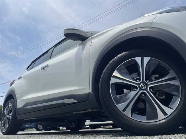 日産 キックス X ツートーンインテリアED 熊本県 2020(令2)年 4.4万km ブリリアントホワイトパール ワンオーナー/純正ナビ/【フルセグTV/Bluetooth/CD/DVD】/アラウンドビューモニター/デジタルインナーミラー/衝突軽減防止装置/レーンキープアシスト/コーナーセンサー/ブレーキホールド/純正17インチAW/オートLEDライト/オートマチックハイビーム/シートヒーター/ステアリングヒーター/ウィンカーミラー/ドライブレコーダー（前後）/ETC/革巻きステアリング/プッシュスタート/スマートキー/横滑り防止装置/盗難防止装置/ABS/純正ドアバイザー/保証書/取扱説明書/スペアキー