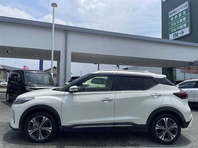 日産 キックス X ツートーンインテリアED 熊本県 2020(令2)年 4.4万km ブリリアントホワイトパール ワンオーナー/純正ナビ/【フルセグTV/Bluetooth/CD/DVD】/アラウンドビューモニター/デジタルインナーミラー/衝突軽減防止装置/レーンキープアシスト/コーナーセンサー/ブレーキホールド/純正17インチAW/オートLEDライト/オートマチックハイビーム/シートヒーター/ステアリングヒーター/ウィンカーミラー/ドライブレコーダー（前後）/ETC/革巻きステアリング/プッシュスタート/スマートキー/横滑り防止装置/盗難防止装置/ABS/純正ドアバイザー/保証書/取扱説明書/スペアキー