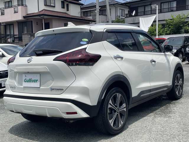 日産 キックス X ツートーンインテリアED 熊本県 2020(令2)年 4.4万km ブリリアントホワイトパール ワンオーナー/純正ナビ/【フルセグTV/Bluetooth/CD/DVD】/アラウンドビューモニター/デジタルインナーミラー/衝突軽減防止装置/レーンキープアシスト/コーナーセンサー/ブレーキホールド/純正17インチAW/オートLEDライト/オートマチックハイビーム/シートヒーター/ステアリングヒーター/ウィンカーミラー/ドライブレコーダー（前後）/ETC/革巻きステアリング/プッシュスタート/スマートキー/横滑り防止装置/盗難防止装置/ABS/純正ドアバイザー/保証書/取扱説明書/スペアキー