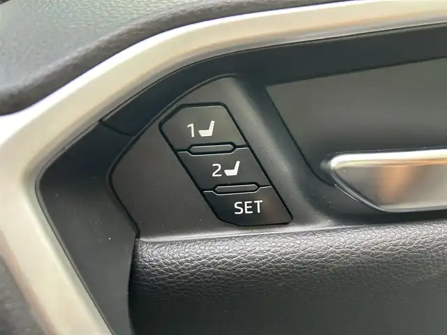 トヨタ ＲＡＶ４ アドベンチャー 和歌山県 2022(令4)年 3.7万km アティチュードブラックマイカ 純正ディスプレイオーディオ（ナビ付）/バックカメラ/(BT/AM/FM)/プリクラッシュセーフティー/ブラインドスポットモニター/レーダークルーズコントロール/レーンディパーチャーアラート/クリアランスソナー/横滑り防止機能/サンルーフ/ドライブレコーダー/ビルトインETC/前席シートヒーター/シートエアベンチレーション/ステアリングヒーター/パワーシート/ポジションメモリー/LEDヘッドライト/オートライト/オートマチックハイビーム