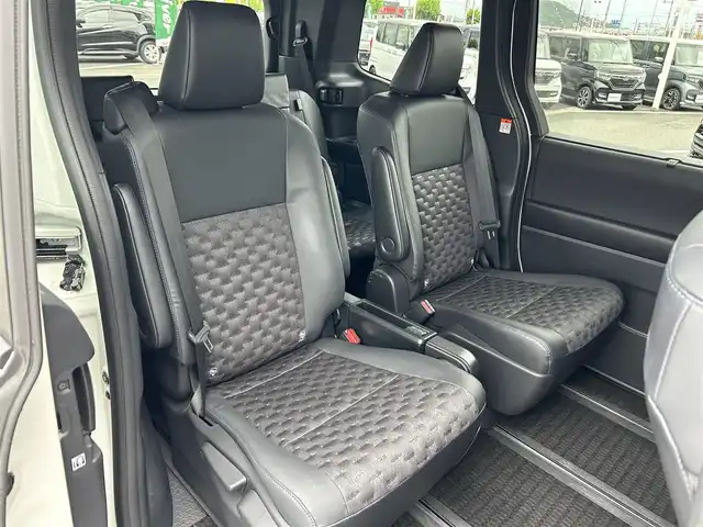 トヨタ ヴォクシー ハイブリッド S－Z 奈良県 2023(令5)年 1.5万km ホワイトパールクリスタルシャイン 純正１０．５インチナビ　/フルセグＴＶ　/BT/CD/DVD/USB/HDMI/両側パワースライドドア　/ワンオーナー　/ハーフレザーシート　/シートヒーター　/追従型クルーズコントロール　/全方位カメラ　/ＬＥＤヘッドライト　/オートライト/オートマチックハイビーム/前後コーナーセンサー/トヨタセーフティーセンス/スマートキー/純正17インチアルミホイール/純正フロアマット/AUTOHOLD