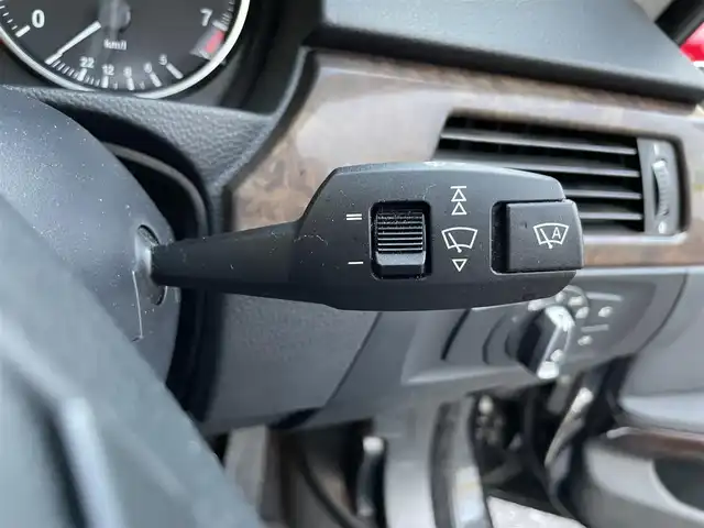 ＢＭＷ ３２５ｉ ハイライン 東京都 2009(平21)年 6万km サファイアブラックP ワンオーナー/純正ＨＤＤナビ/バックカメラ/レザーシート/シートヒーター/パワーシート/純正17インチアルミホイール/キセノンヘッドライト/電動格納ミラー/フロアマット/保証書/取扱説明書