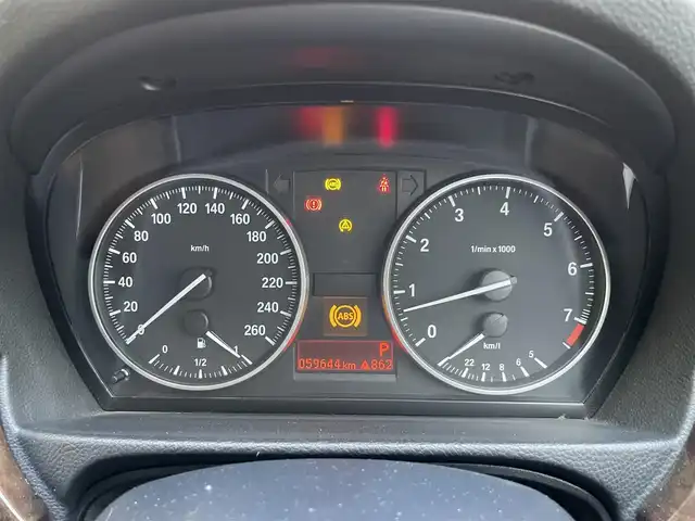 ＢＭＷ ３２５ｉ ハイライン 東京都 2009(平21)年 6万km サファイアブラックP ワンオーナー/純正ＨＤＤナビ/バックカメラ/レザーシート/シートヒーター/パワーシート/純正17インチアルミホイール/キセノンヘッドライト/電動格納ミラー/フロアマット/保証書/取扱説明書