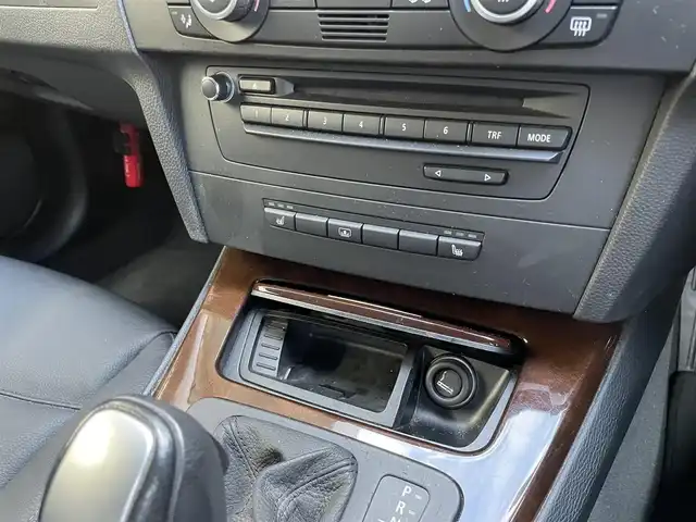 ＢＭＷ ３２５ｉ ハイライン 東京都 2009(平21)年 6万km サファイアブラックP ワンオーナー/純正ＨＤＤナビ/バックカメラ/レザーシート/シートヒーター/パワーシート/純正17インチアルミホイール/キセノンヘッドライト/電動格納ミラー/フロアマット/保証書/取扱説明書