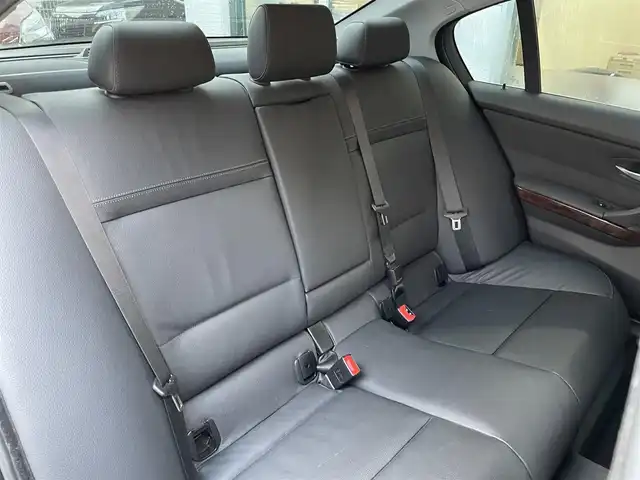 ＢＭＷ ３２５ｉ ハイライン 東京都 2009(平21)年 6万km サファイアブラックP ワンオーナー/純正ＨＤＤナビ/バックカメラ/レザーシート/シートヒーター/パワーシート/純正17インチアルミホイール/キセノンヘッドライト/電動格納ミラー/フロアマット/保証書/取扱説明書