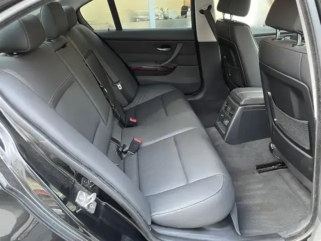 ＢＭＷ ３２５ｉ ハイライン 東京都 2009(平21)年 6万km サファイアブラックP ワンオーナー/純正ＨＤＤナビ/バックカメラ/レザーシート/シートヒーター/パワーシート/純正17インチアルミホイール/キセノンヘッドライト/電動格納ミラー/フロアマット/保証書/取扱説明書