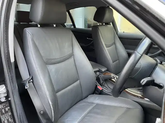 ＢＭＷ ３２５ｉ ハイライン 東京都 2009(平21)年 6万km サファイアブラックP ワンオーナー/純正ＨＤＤナビ/バックカメラ/レザーシート/シートヒーター/パワーシート/純正17インチアルミホイール/キセノンヘッドライト/電動格納ミラー/フロアマット/保証書/取扱説明書