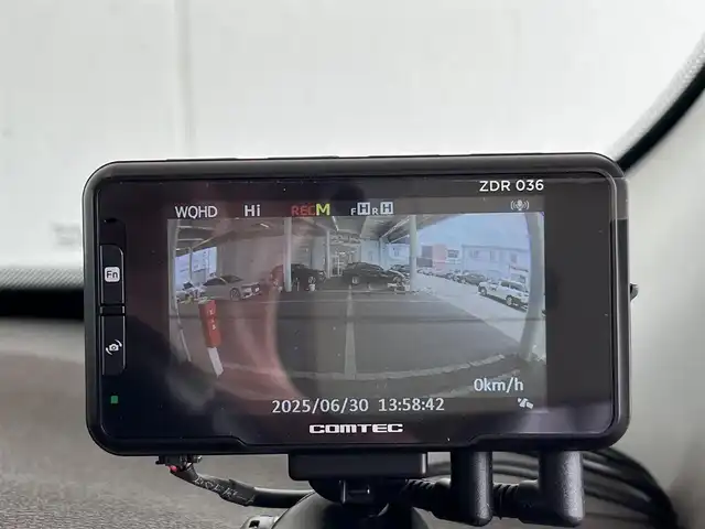 クライスラー・ジープ ジープ レネゲード セーフティエディション 山形県 2017(平29)年 5.5万km 白 Uコネクトディスプレイモニター/AUX/USB/Bluetooth/バックカメラ/レーンアシスト/オートライト/パーキングセンサー/ブラインドスポットモニター/軽減ブレーキ/社外レーダー感知機/追従なしクルーズコントロール/beatsサウンドシステム/前後ドライブレコーダー