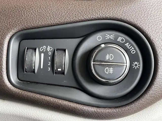 クライスラー・ジープ ジープ レネゲード セーフティエディション 山形県 2017(平29)年 5.5万km 白 Uコネクトディスプレイモニター/AUX/USB/Bluetooth/バックカメラ/レーンアシスト/オートライト/パーキングセンサー/ブラインドスポットモニター/軽減ブレーキ/社外レーダー感知機/追従なしクルーズコントロール/beatsサウンドシステム/前後ドライブレコーダー