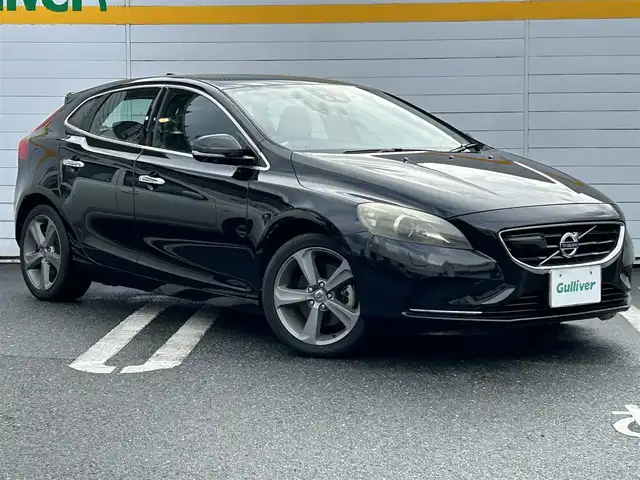 ボルボ Ｖ４０ T－4 SE 埼玉県 2013(平25)年 7万km ブラックサファイアメタリック ワンオーナー/純正ナビ/フルセグテレビ/コーナーセンサー/クルーズコントロール/バックカメラ/フルセグテレビ/フロアマット/レーンアシスト/シートヒーター/パワーシート/オートライト/ABS/ETC/PW/PS/Bluetooth接続/DVD再生/ドライブレコーダー/パーキングアシスト/AAC/プッシュスタート