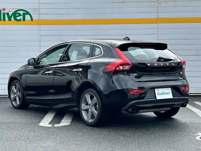 ボルボ Ｖ４０ T－4 SE 埼玉県 2013(平25)年 7万km ブラックサファイアメタリック ワンオーナー/純正ナビ/フルセグテレビ/コーナーセンサー/クルーズコントロール/バックカメラ/フルセグテレビ/フロアマット/レーンアシスト/シートヒーター/パワーシート/オートライト/ABS/ETC/PW/PS/Bluetooth接続/DVD再生/ドライブレコーダー/パーキングアシスト/AAC/プッシュスタート